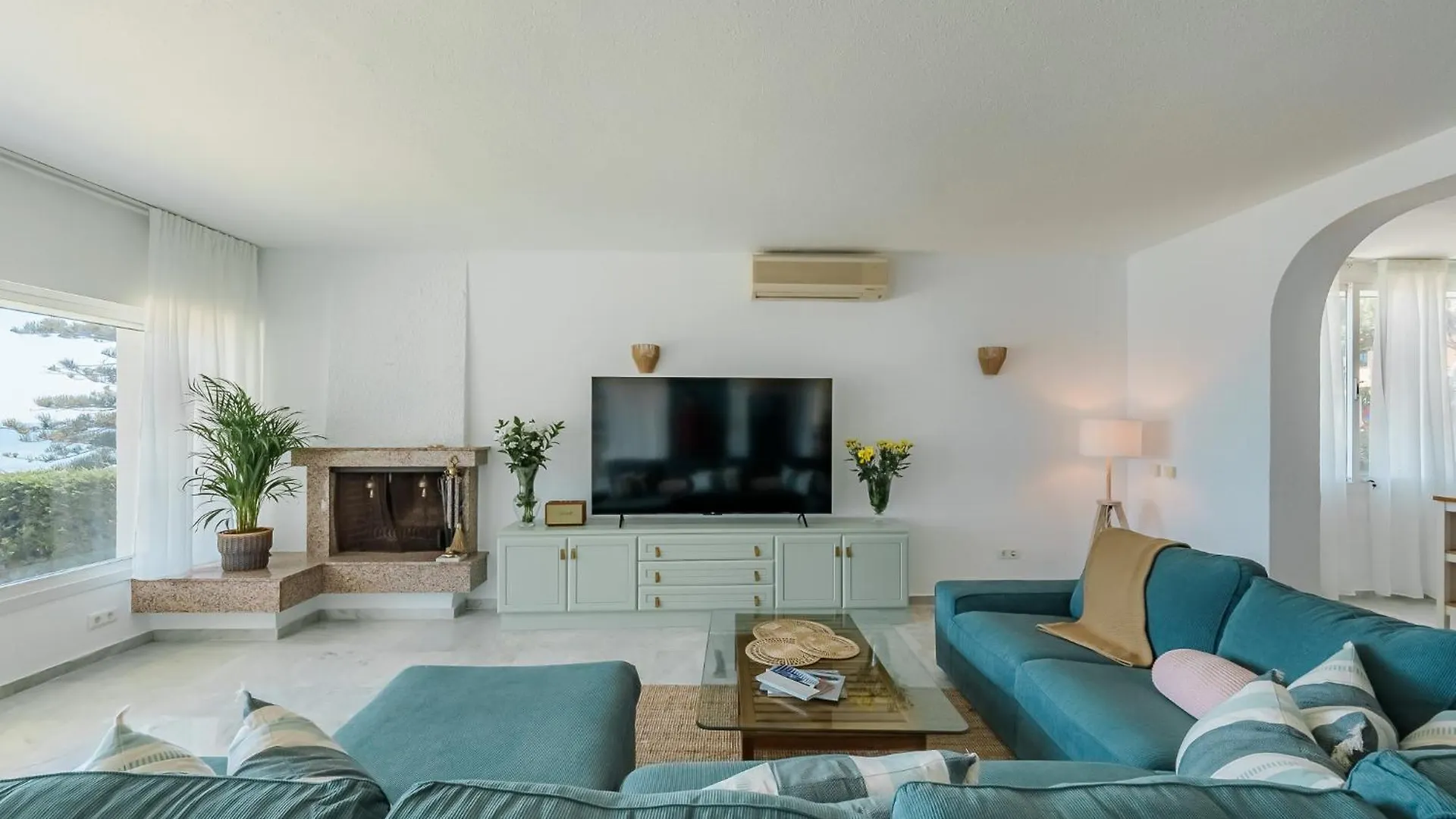 Villa Calmamar Cabopino Beachfront In Marbella