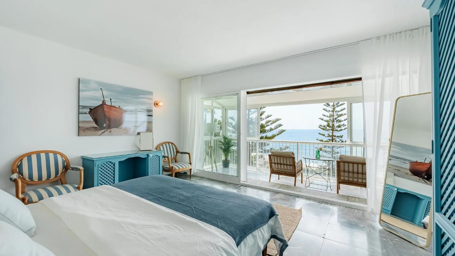 Villa Calmamar Cabopino Beachfront In Marbella Espanha