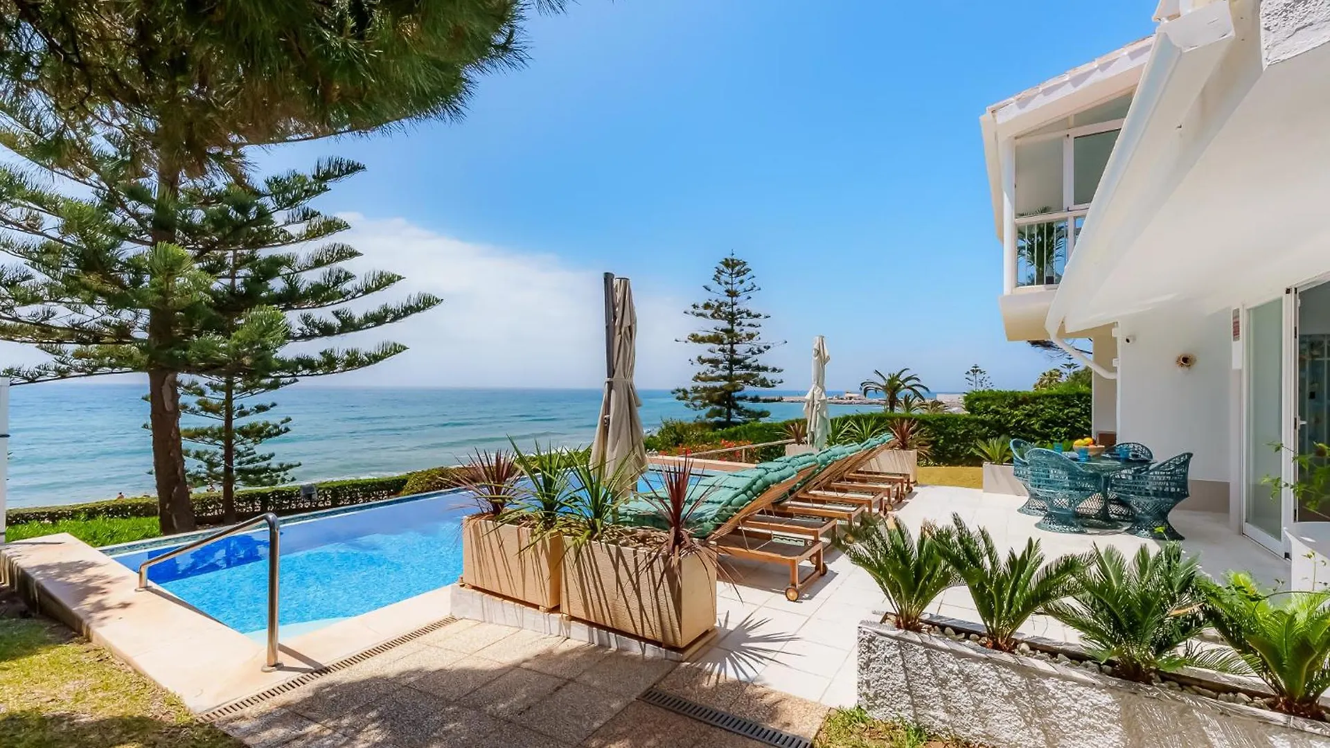 Villa Calmamar Cabopino Beachfront In Marbella