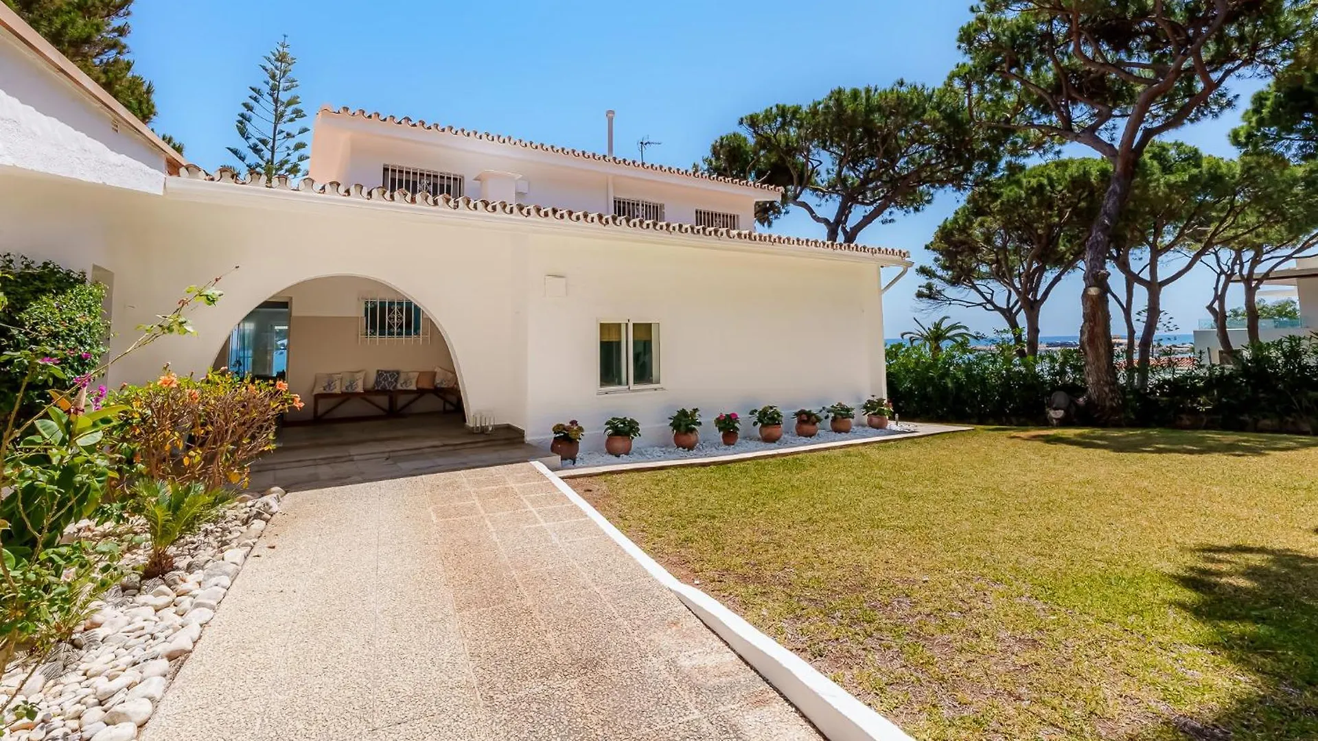 Villa Calmamar Cabopino Beachfront In Marbella Espanha