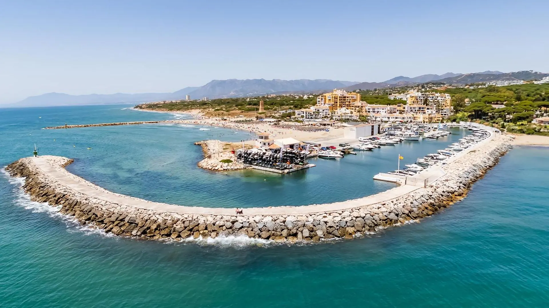 Villa Calmamar Cabopino Beachfront In Marbella 0*,  Espanha